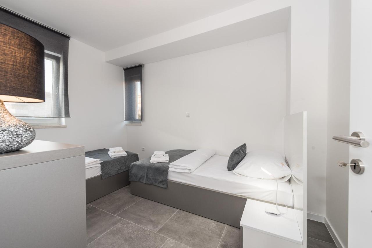 Villa Magnifica Apartments With Pool 노바야 외부 사진