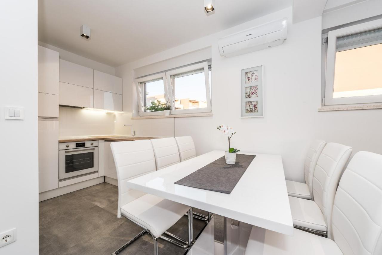 Villa Magnifica Apartments With Pool 노바야 외부 사진