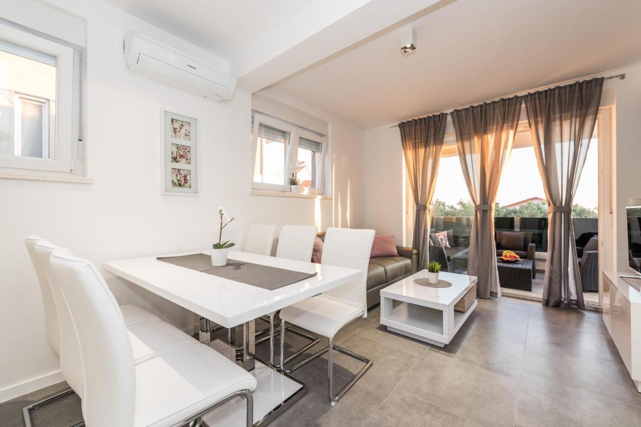 Villa Magnifica Apartments With Pool 노바야 외부 사진